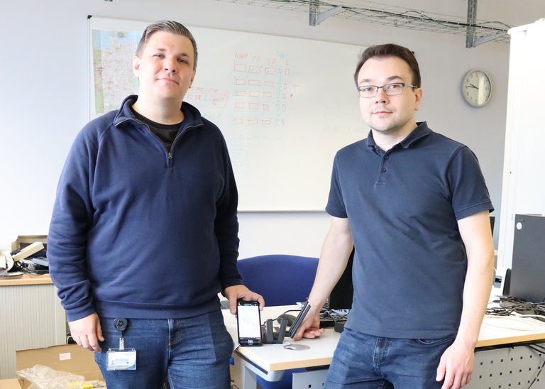 Prof. Lange und Prof. Jarschel im Labor