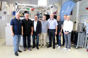In dialogue: Dr Christian Lösel (from left to right) with city council members Fred Over, Thomas Deiser, Roland Meier, Franz Wöhrl, and Albert Wittmann as well as state parliament member Alfred Grob and Professor Gerhard Elsbacher (Photo: THI).